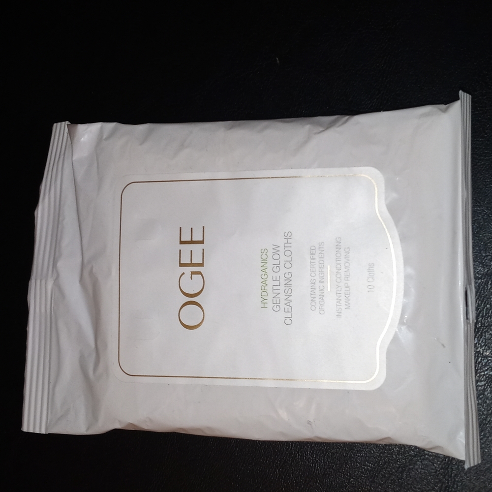OGEE cleansing cloths